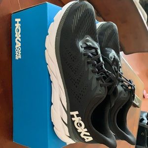 The Men's Clifton 7 black Wide Hoka